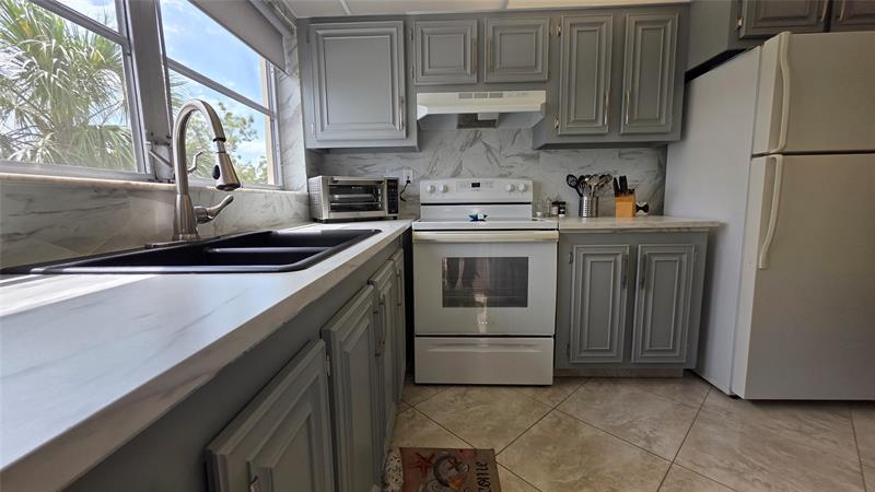 Image 6 of 22 For 4047 16th St  302