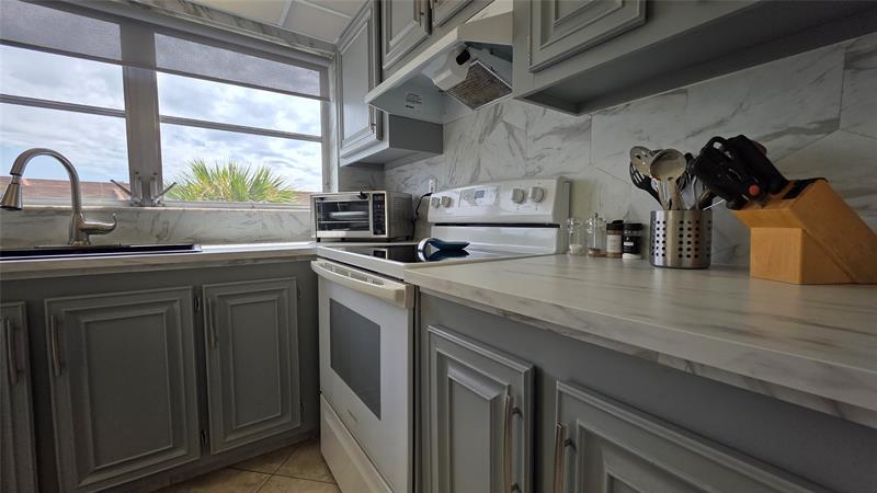 Image 7 of 22 For 4047 16th St  302