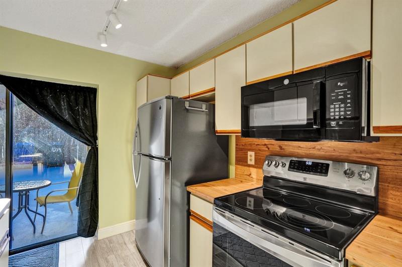 Image 29 of 95 For 8339 Coral Cir  8339