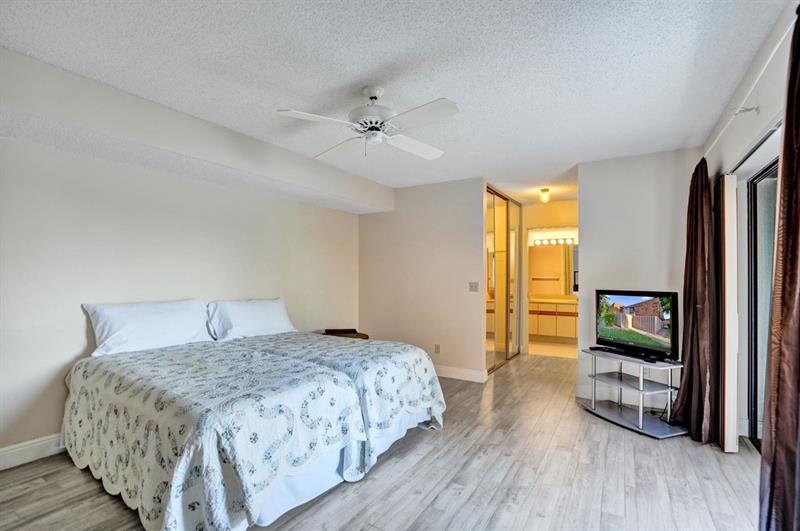 Image 43 of 95 For 8339 Coral Cir  8339