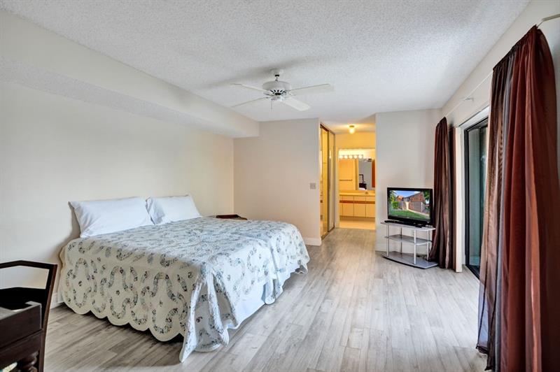 Image 44 of 95 For 8339 Coral Cir  8339