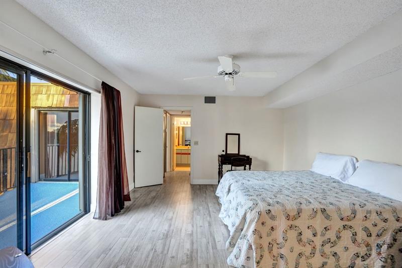 Image 49 of 95 For 8339 Coral Cir  8339