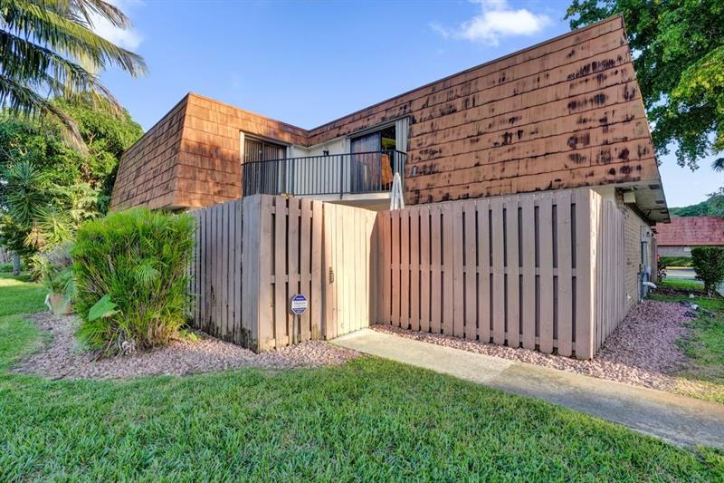 Image 5 of 95 For 8339 Coral Cir  8339