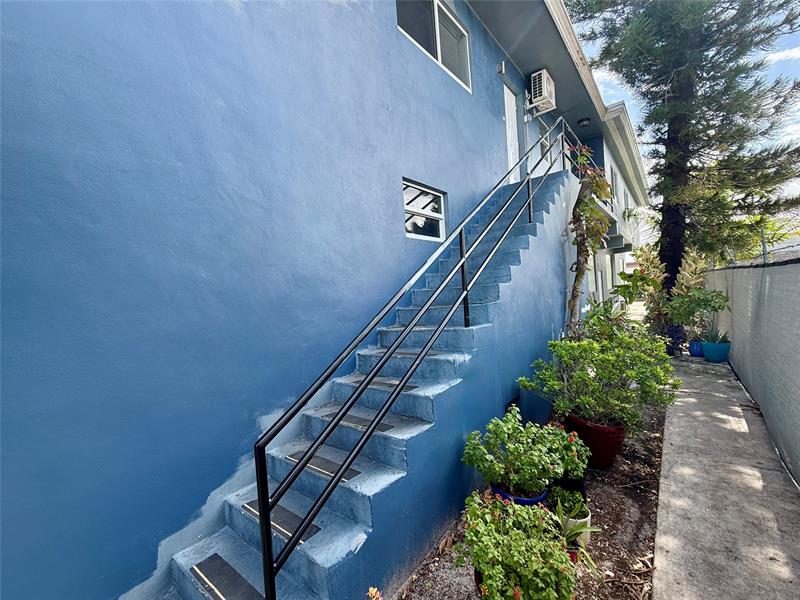 Image 4 of 27 For 530 34th Ct  1