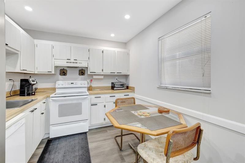 Image 14 of 29 For 2800 Somerset Drive  218j