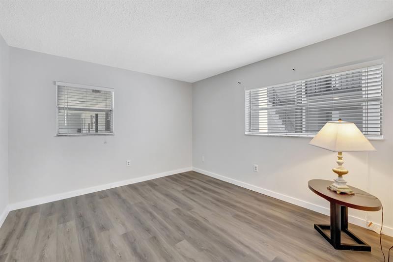 Image 17 of 29 For 2800 Somerset Drive  218j