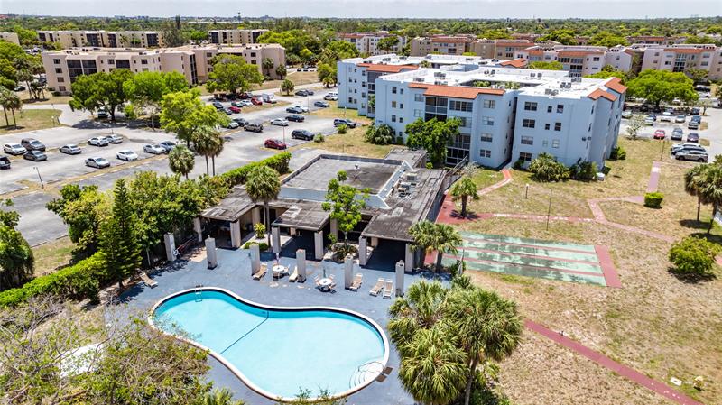 Image 4 of 29 For 2800 Somerset Drive  218j