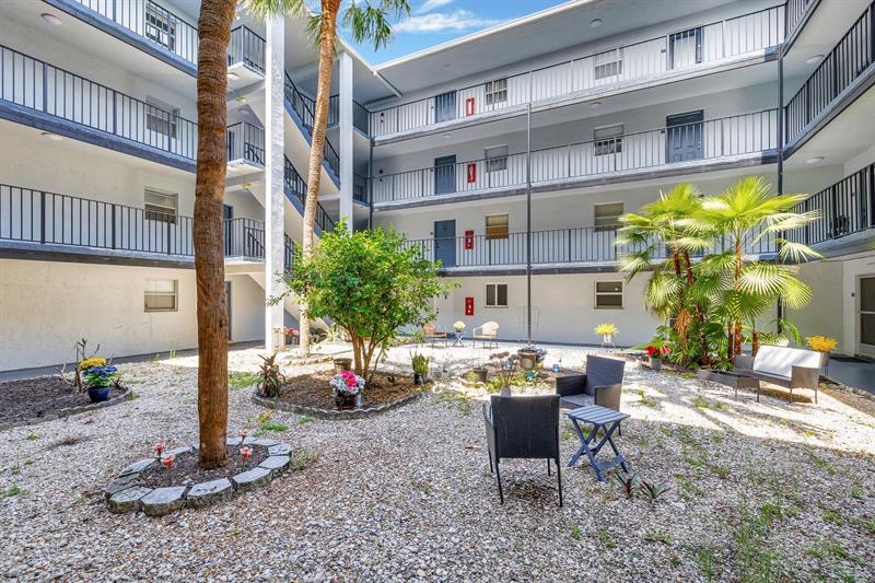 Image 6 of 29 For 2800 Somerset Drive  218j