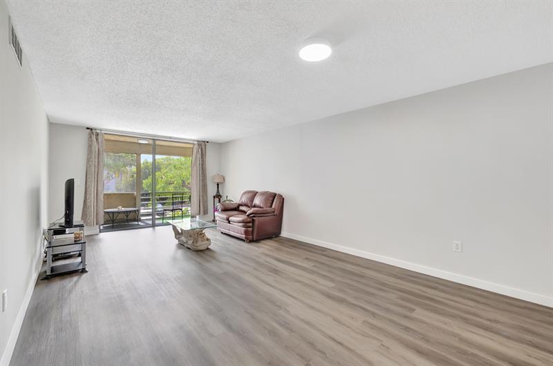 Image 8 of 29 For 2800 Somerset Drive  218j