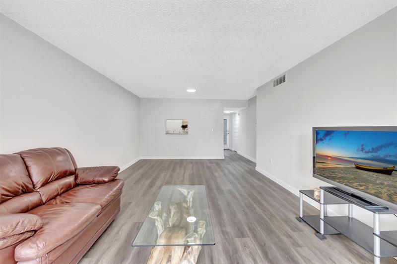 Image 9 of 29 For 2800 Somerset Drive  218j