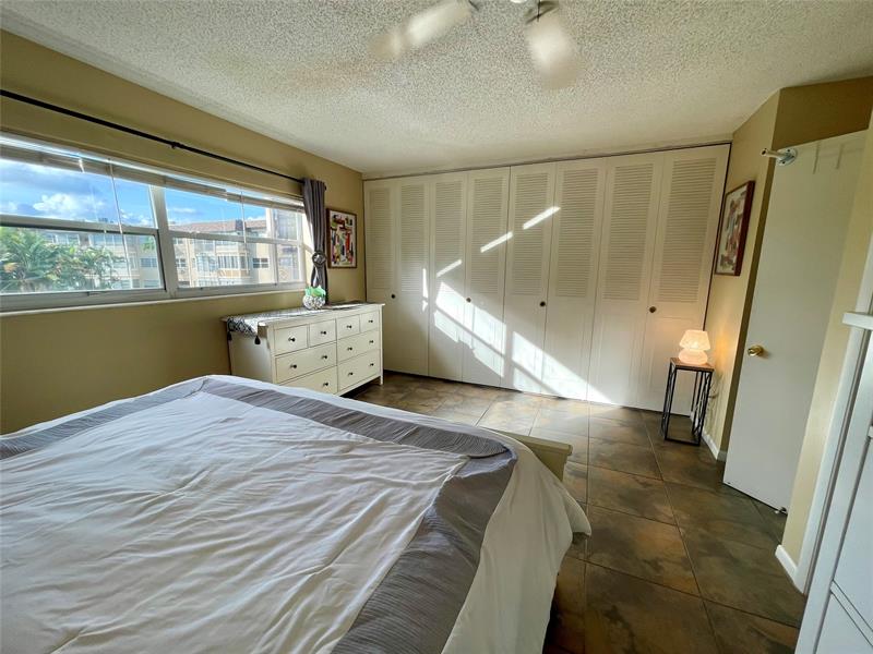 Image 18 of 38 For 5071 Oakland Park Blvd  211