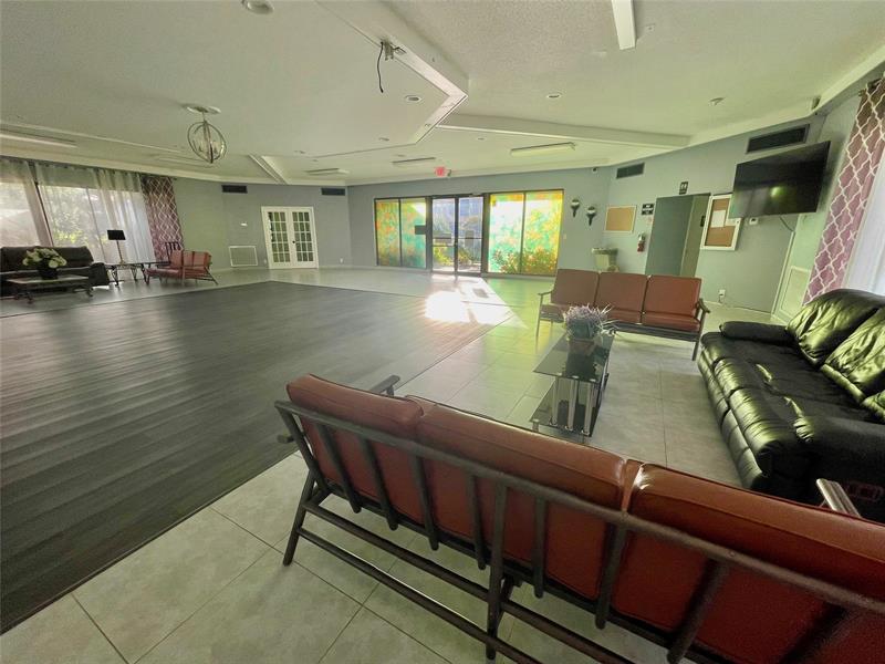 Image 36 of 38 For 5071 Oakland Park Blvd  211