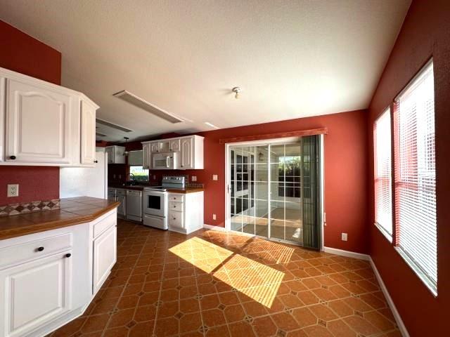 Image 4 of 28 For 7928 Meadowlark Ln