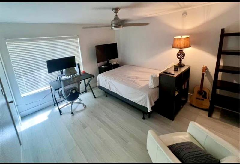 Image 9 of 15 For 2400 33rd St  1108