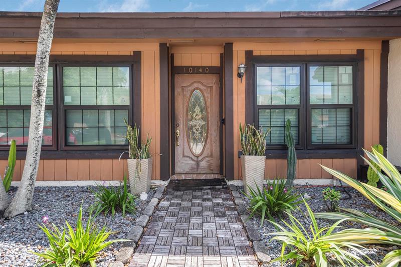 Details for 10140 Phoenix Ave  10140, Hollywood, FL 33026