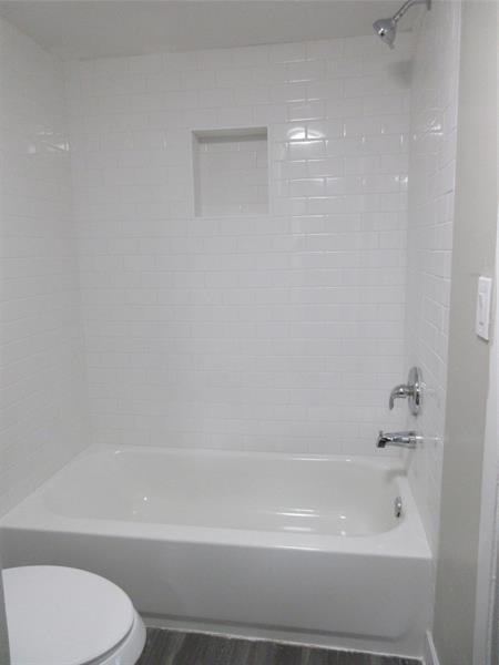 Image 10 of 21 For 4240-4280 Woodside Dr