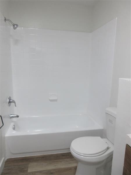 Image 21 of 21 For 4240-4280 Woodside Dr