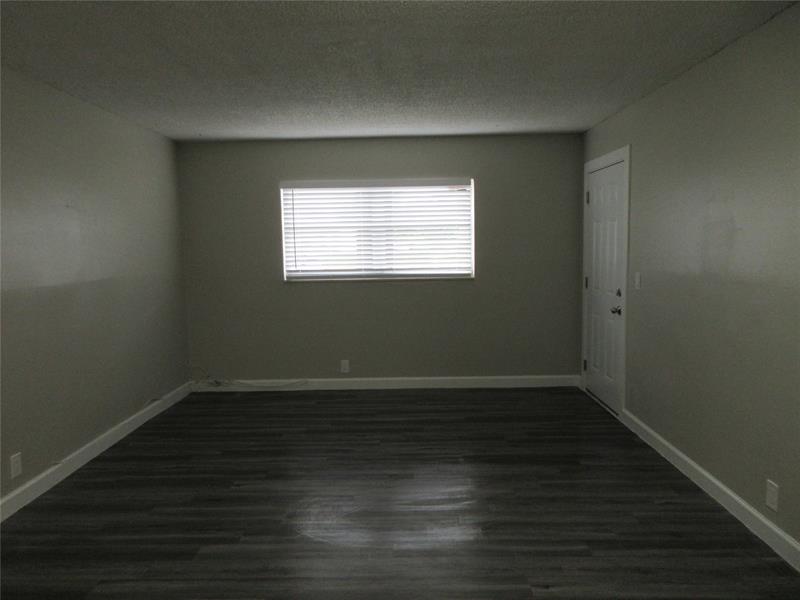 Image 8 of 21 For 4240-4280 Woodside Dr