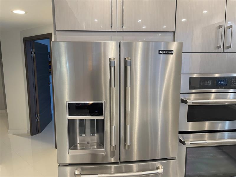 Image 23 of 49 For 100 Birch Rd  2502c