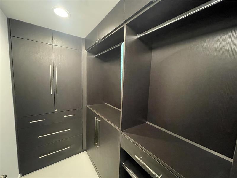 Image 32 of 49 For 100 Birch Rd  2502c