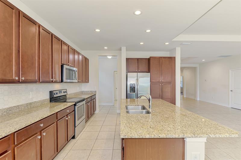 Image 18 of 39 For 4429 Conchfish Ln