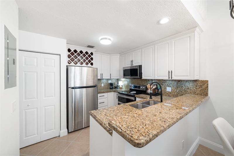 Image 14 of 25 For 7127 Sportsmans Dr