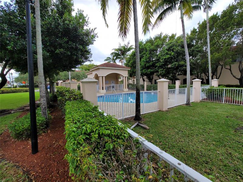 Image 4 of 32 For 8853 Isles Cir  8853