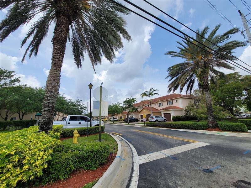 Image 5 of 32 For 8853 Isles Cir  8853