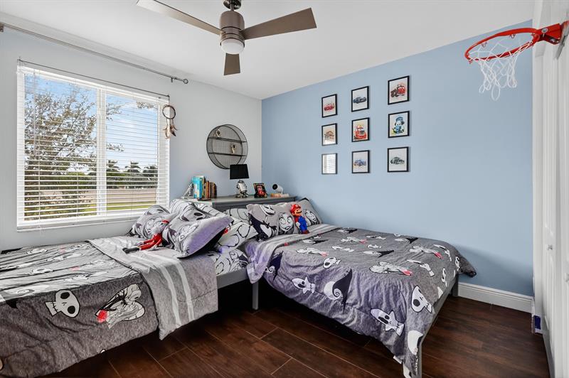 Image 33 of 61 For 18676 16th St