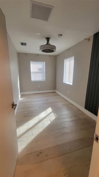 Image 4 of 22 For 512 15th Ter