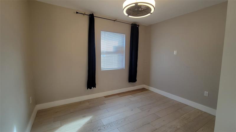 Image 9 of 22 For 512 15th Ter