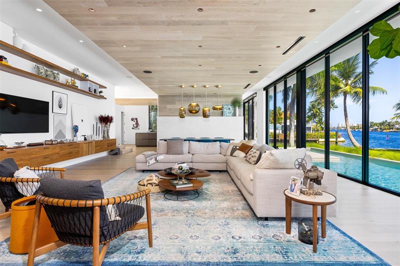 Image 11 of 63 For 516 Mola Ave