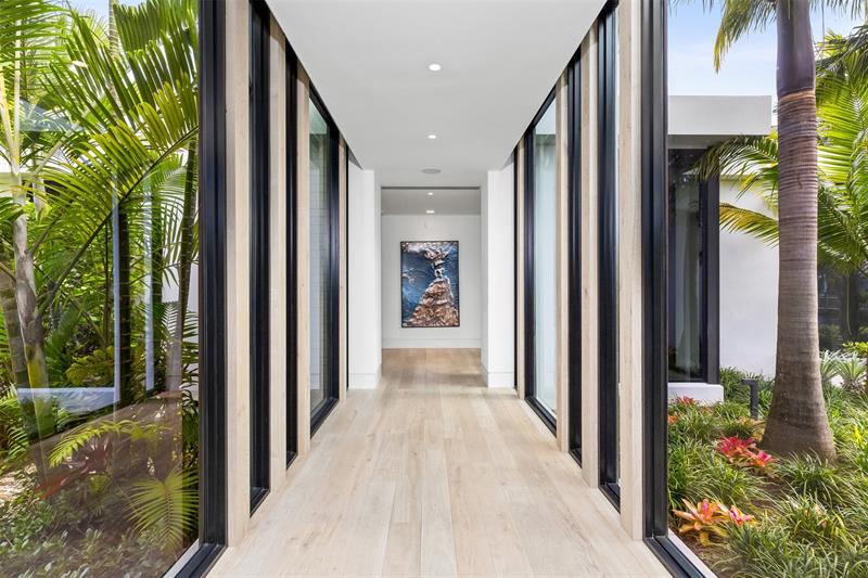 Image 19 of 63 For 516 Mola Ave