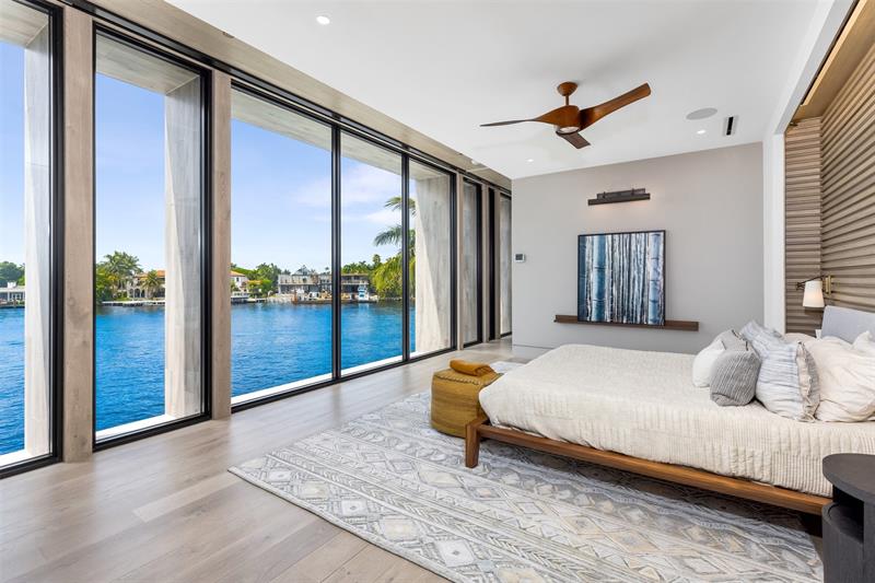 Image 28 of 63 For 516 Mola Ave