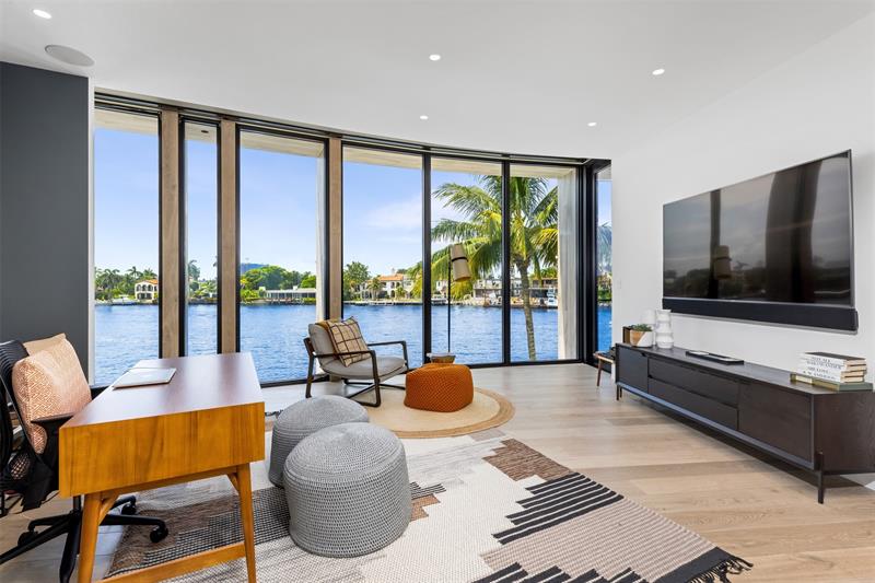 Image 33 of 63 For 516 Mola Ave