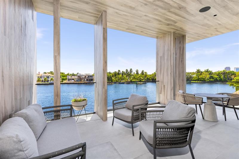 Image 36 of 63 For 516 Mola Ave