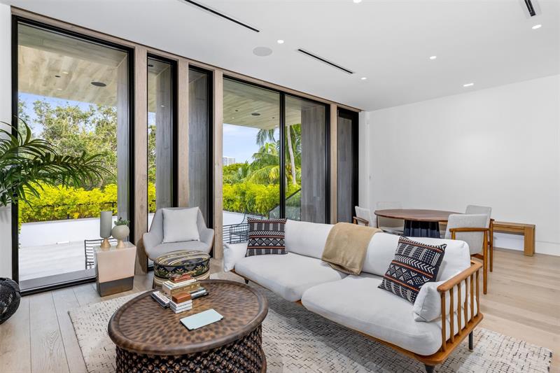 Image 40 of 63 For 516 Mola Ave