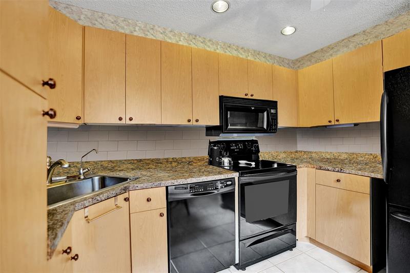 Image 18 of 81 For 9132 20th St  B