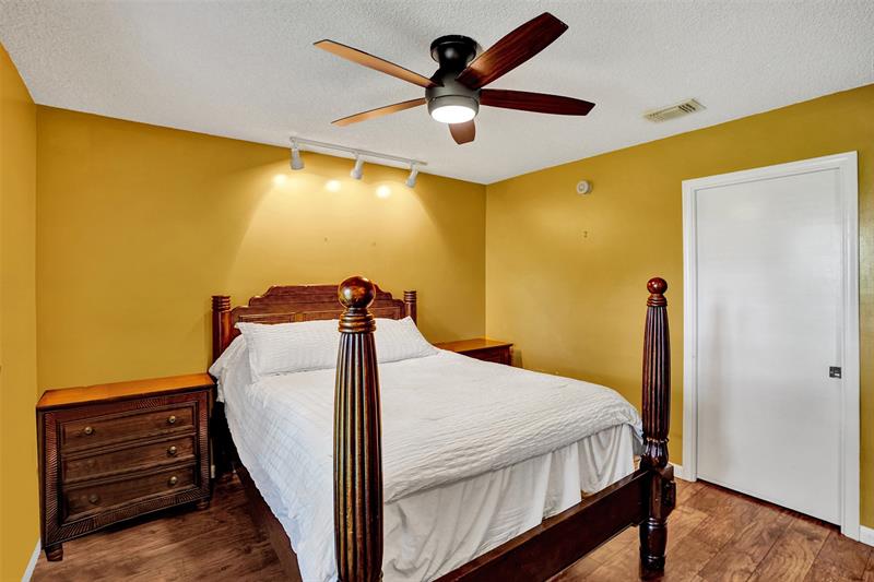 Image 38 of 81 For 9132 20th St  B