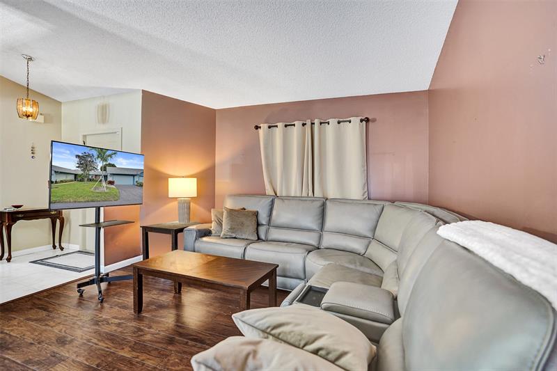 Image 5 of 81 For 9132 20th St  B