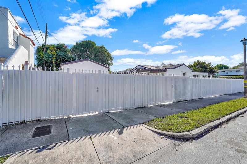 Image 18 of 92 For 2291 17th St