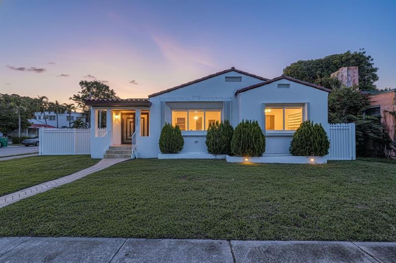 Image 2 of 92 For 2291 17th St