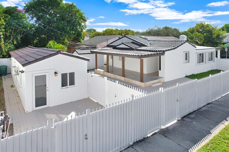 Image 22 of 92 For 2291 17th St