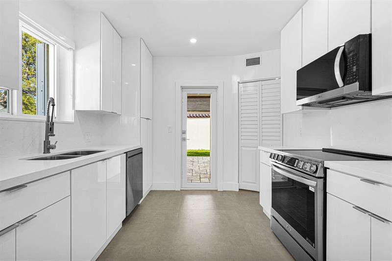 Image 70 of 92 For 2291 17th St