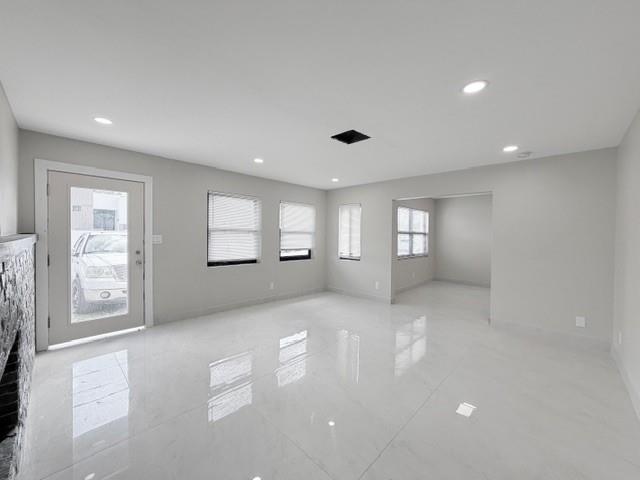 Image 13 of 18 For 53 16th Pl  1