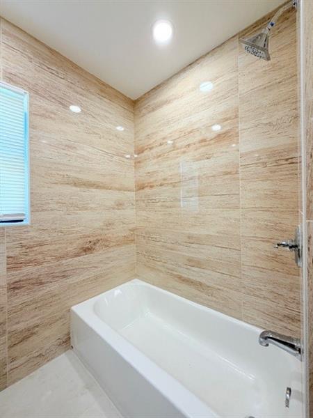 Image 5 of 18 For 53 16th Pl  1