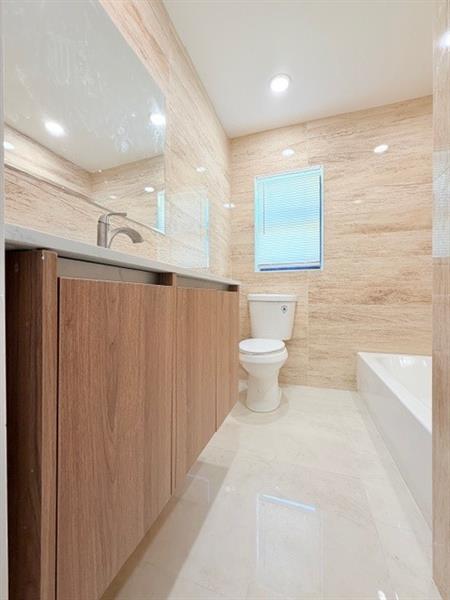 Image 6 of 18 For 53 16th Pl  1