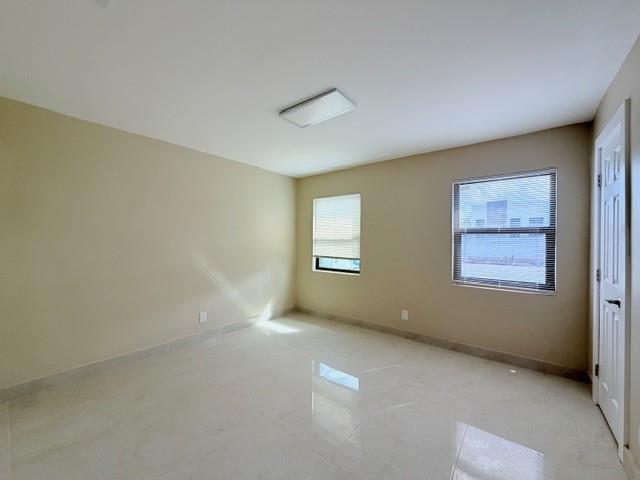 Image 8 of 18 For 53 16th Pl  1