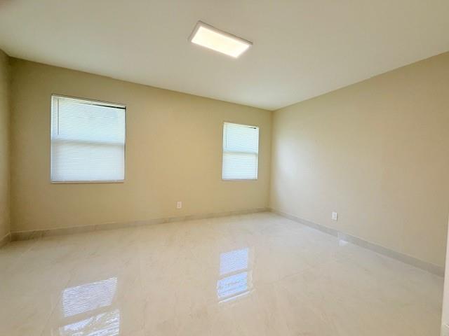 Image 9 of 18 For 53 16th Pl  1