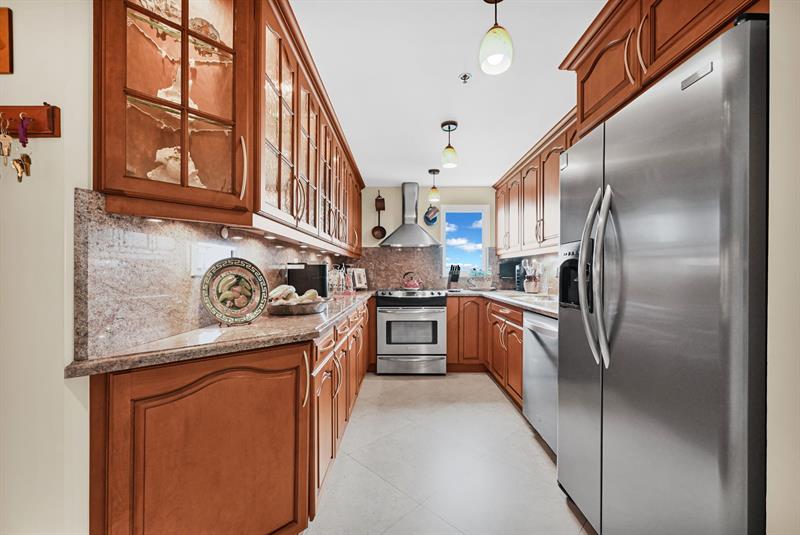 Image 18 of 49 For 3301 Ocean Blvd